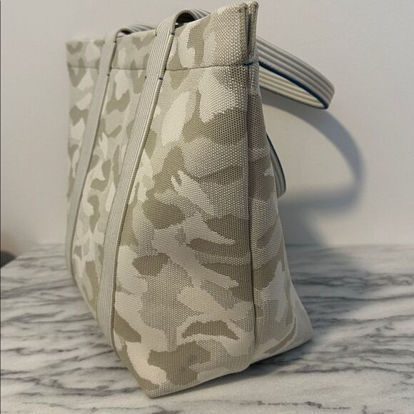 Rothy's | The Essential Tote | khaki camo large tote- retired - Picture 14 of 14